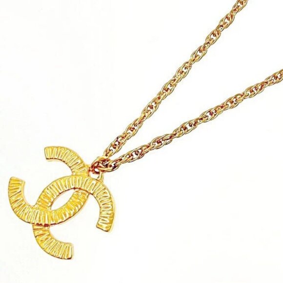 CHANEL CC Logo Pendant Necklace 17" Gold Tone 93P Auth h1132 - Picture 1 of 6